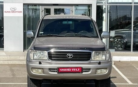 Toyota Land Cruiser 100 рестайлинг 2, 2000 год, 1 550 000 рублей, 2 фотография