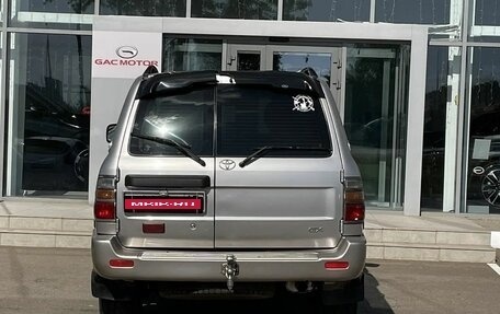 Toyota Land Cruiser 100 рестайлинг 2, 2000 год, 1 550 000 рублей, 6 фотография