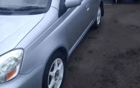 Toyota Platz, 2002 год, 340 000 рублей, 2 фотография