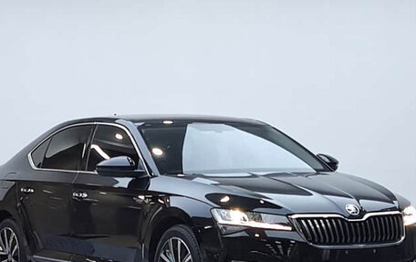 Skoda Superb III рестайлинг, 2023 год, 1 600 000 рублей, 3 фотография