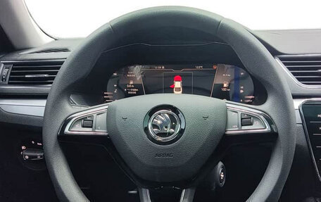 Skoda Superb III рестайлинг, 2023 год, 1 600 000 рублей, 7 фотография