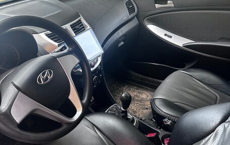Hyundai Solaris II рестайлинг, 2011 год, 600 000 рублей, 5 фотография