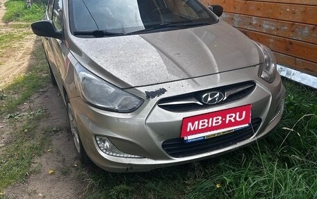 Hyundai Solaris II рестайлинг, 2011 год, 600 000 рублей, 2 фотография