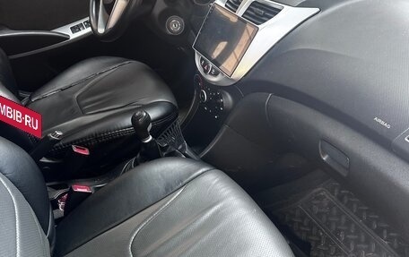 Hyundai Solaris II рестайлинг, 2011 год, 600 000 рублей, 4 фотография