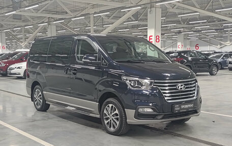 Hyundai Grand Starex Grand Starex I рестайлинг 2, 2020 год, 4 950 000 рублей, 3 фотография