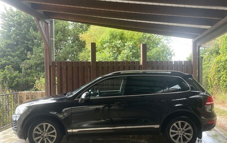 Volkswagen Touareg III, 2013 год, 1 800 000 рублей, 2 фотография