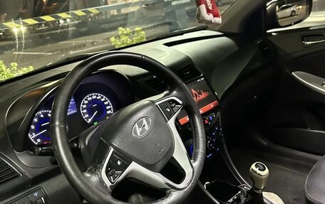 Hyundai Solaris II рестайлинг, 2011 год, 670 000 рублей, 2 фотография