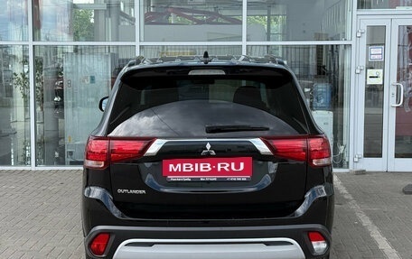 Mitsubishi Outlander III рестайлинг 3, 2021 год, 2 039 000 рублей, 4 фотография