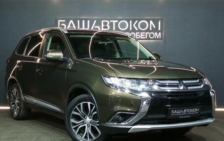 Mitsubishi Outlander III рестайлинг 3, 2018 год, 1 985 000 рублей, 3 фотография