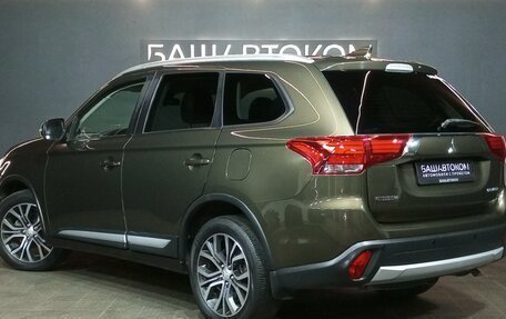 Mitsubishi Outlander III рестайлинг 3, 2018 год, 1 985 000 рублей, 4 фотография