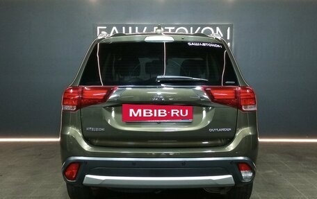 Mitsubishi Outlander III рестайлинг 3, 2018 год, 1 985 000 рублей, 5 фотография
