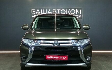 Mitsubishi Outlander III рестайлинг 3, 2018 год, 1 985 000 рублей, 2 фотография