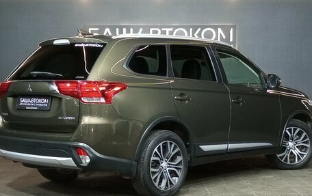 Mitsubishi Outlander III рестайлинг 3, 2018 год, 1 985 000 рублей, 6 фотография