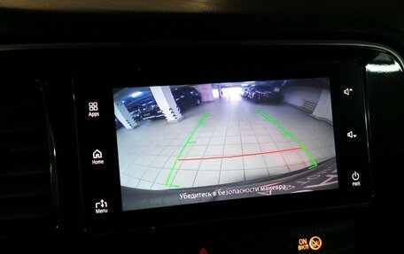 Mitsubishi Outlander III рестайлинг 3, 2018 год, 1 985 000 рублей, 13 фотография