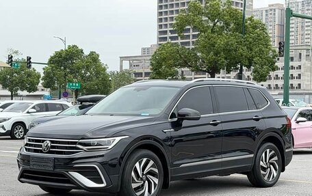 Volkswagen Tiguan II, 2023 год, 2 187 000 рублей, 1 фотография