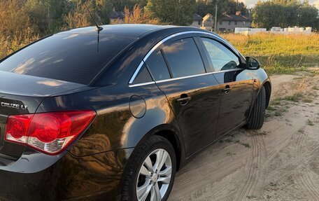 Chevrolet Cruze II, 2010 год, 599 000 рублей, 3 фотография