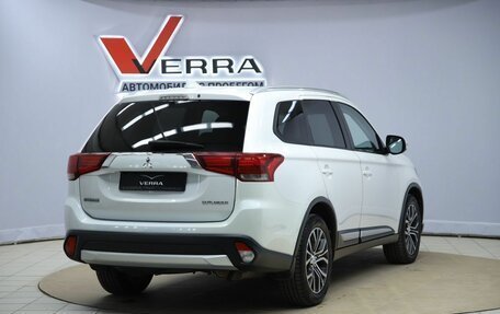 Mitsubishi Outlander III рестайлинг 3, 2017 год, 1 990 000 рублей, 5 фотография