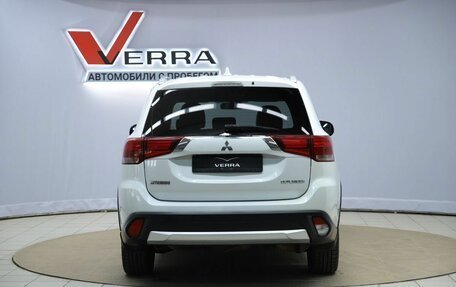 Mitsubishi Outlander III рестайлинг 3, 2017 год, 1 990 000 рублей, 6 фотография