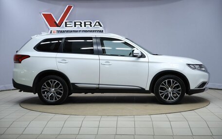 Mitsubishi Outlander III рестайлинг 3, 2017 год, 1 990 000 рублей, 4 фотография