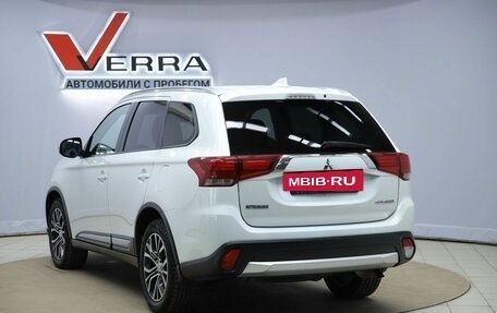 Mitsubishi Outlander III рестайлинг 3, 2017 год, 1 990 000 рублей, 7 фотография