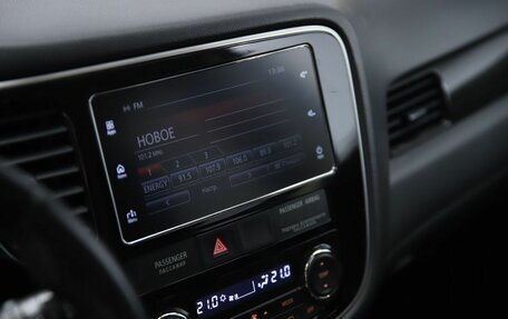 Mitsubishi Outlander III рестайлинг 3, 2017 год, 1 990 000 рублей, 13 фотография