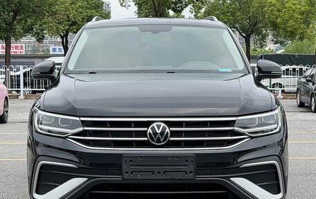 Volkswagen Tiguan II, 2023 год, 2 187 000 рублей, 2 фотография