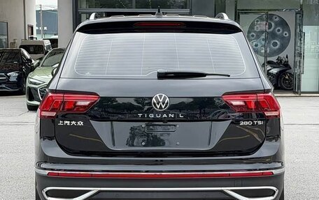 Volkswagen Tiguan II, 2023 год, 2 187 000 рублей, 3 фотография