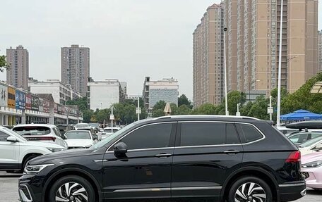 Volkswagen Tiguan II, 2023 год, 2 187 000 рублей, 5 фотография