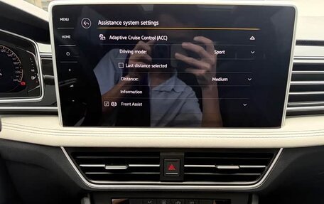 Volkswagen Tiguan II, 2023 год, 2 187 000 рублей, 10 фотография