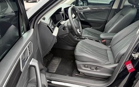 Volkswagen Tiguan II, 2023 год, 2 187 000 рублей, 6 фотография