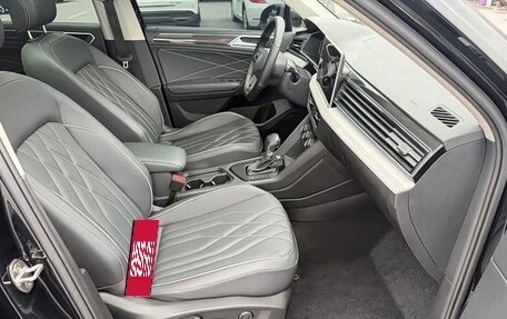 Volkswagen Tiguan II, 2023 год, 2 187 000 рублей, 13 фотография