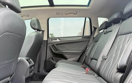 Volkswagen Tiguan II, 2023 год, 2 187 000 рублей, 16 фотография