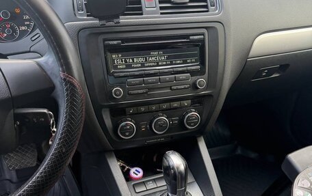 Volkswagen Jetta VI, 2012 год, 1 300 000 рублей, 10 фотография