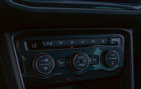 Volkswagen Tiguan II, 2019 год, 2 195 000 рублей, 15 фотография