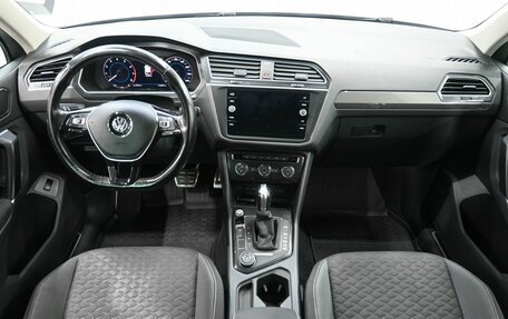 Volkswagen Tiguan II, 2018 год, 2 387 900 рублей, 8 фотография
