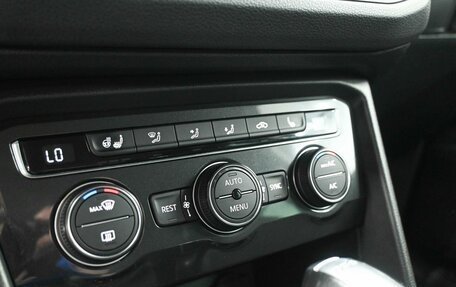 Volkswagen Tiguan II, 2018 год, 2 387 900 рублей, 18 фотография
