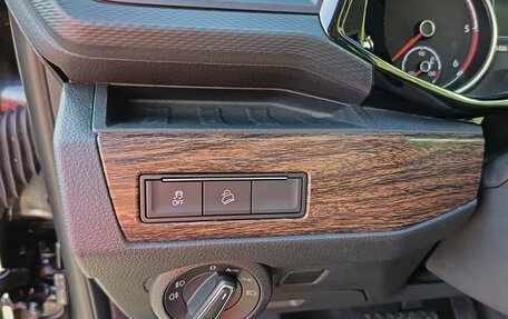 Volkswagen Multivan T6 рестайлинг, 2021 год, 7 199 000 рублей, 17 фотография