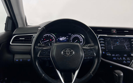 Toyota Camry, 2021 год, 3 150 000 рублей, 10 фотография