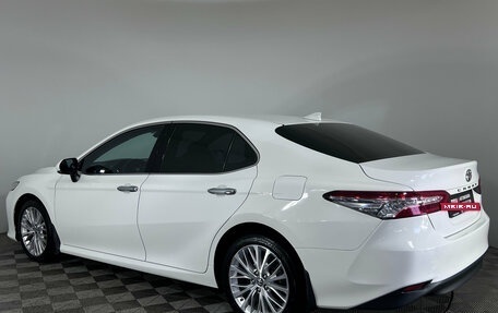 Toyota Camry, 2021 год, 3 150 000 рублей, 4 фотография