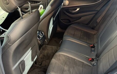 Mercedes-Benz E-Класс, 2019 год, 4 000 000 рублей, 5 фотография