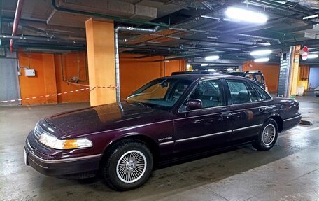 Ford Crown Victoria II, 1993 год, 2 500 000 рублей, 1 фотография