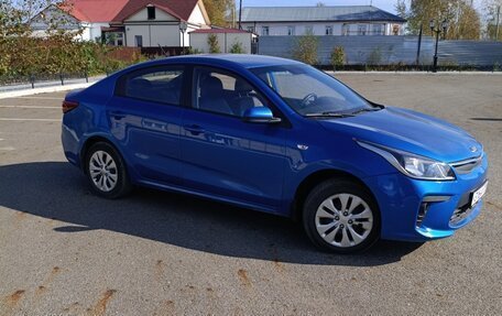 KIA Rio IV, 2018 год, 880 000 рублей, 3 фотография