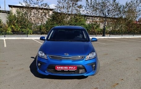 KIA Rio IV, 2018 год, 880 000 рублей, 1 фотография