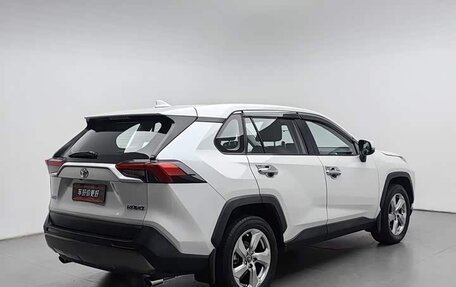 Toyota RAV4, 2022 год, 3 350 999 рублей, 2 фотография