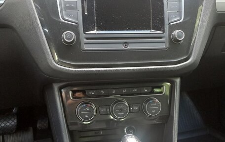 Volkswagen Tiguan II, 2017 год, 2 240 000 рублей, 12 фотография