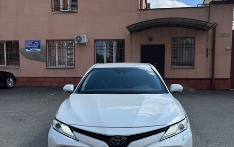 Toyota Camry, 2020 год, 2 300 000 рублей, 1 фотография