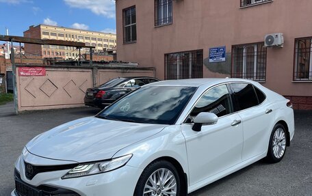 Toyota Camry, 2020 год, 2 300 000 рублей, 2 фотография