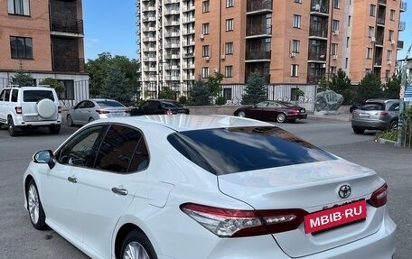 Toyota Camry, 2020 год, 2 300 000 рублей, 4 фотография