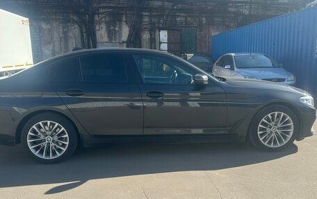 BMW 5 серия, 2017 год, 3 300 000 рублей, 3 фотография