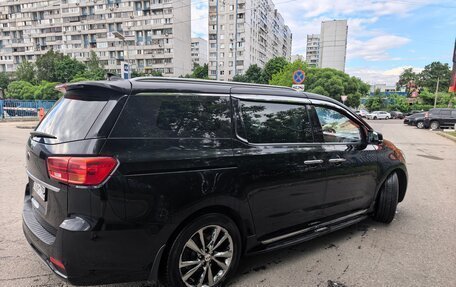 KIA Carnival III, 2018 год, 2 600 000 рублей, 3 фотография